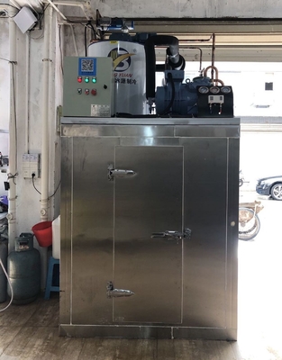 1 2 3 5 10 Tấn Dễ dàng điều khiển Máy làm đá vảy làm mát bằng không khí cho cá Độ tin cậy cao