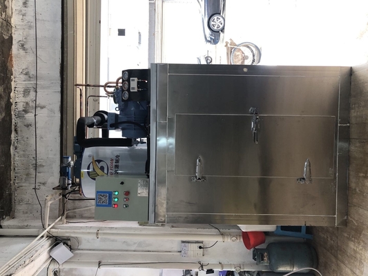 1 2 3 5 10 Tấn Dễ dàng điều khiển Máy làm đá vảy làm mát bằng không khí cho cá Độ tin cậy cao